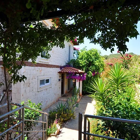 Della Villa