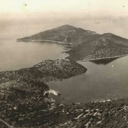 Della Villa *